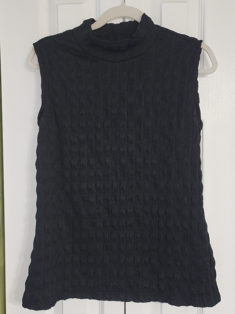 Fall Fashion Women’s Black Textured Mock Neck Top Size L Officecore
